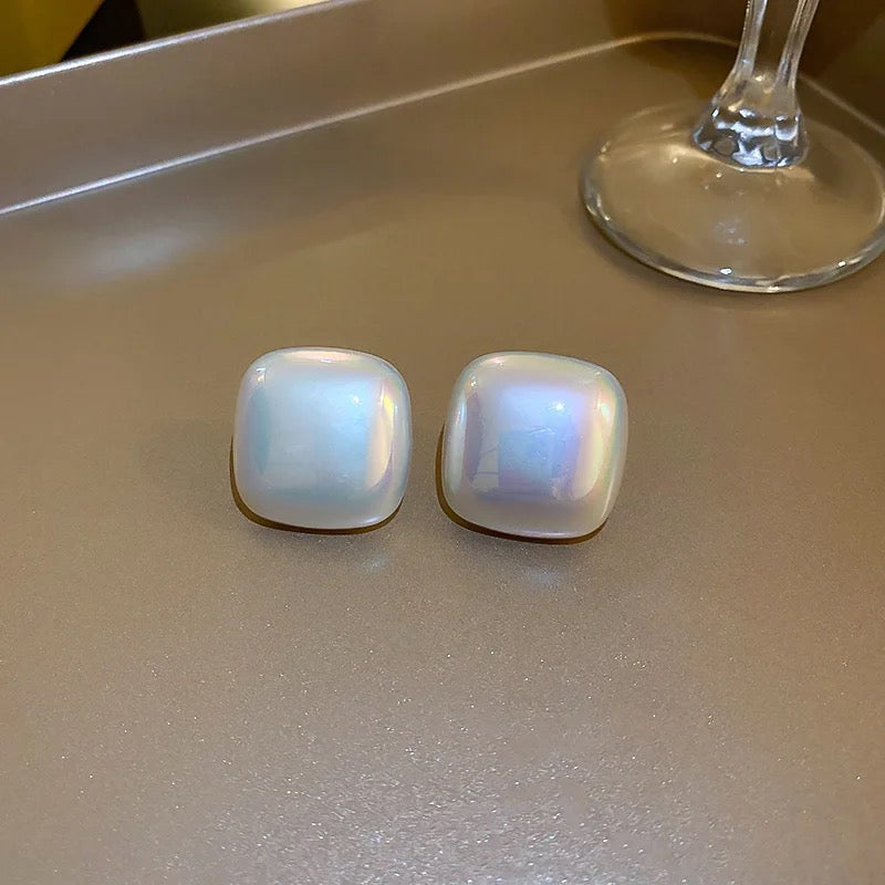 Orchid pearl studs