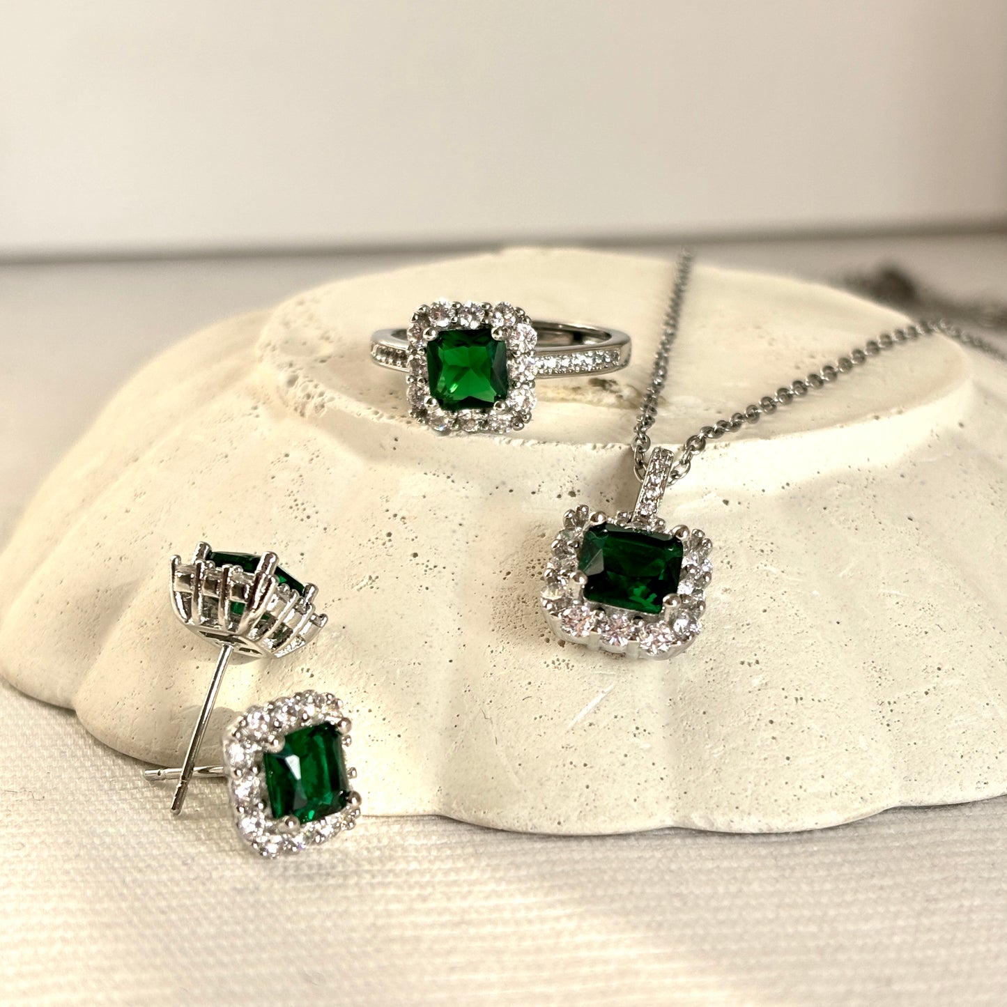 Auric Emerald Set