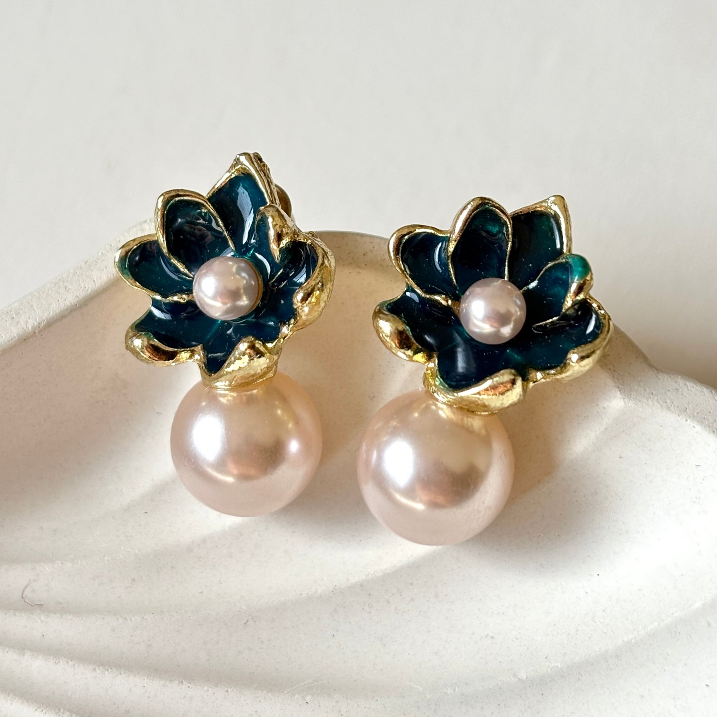 Lotus Pearl Earring