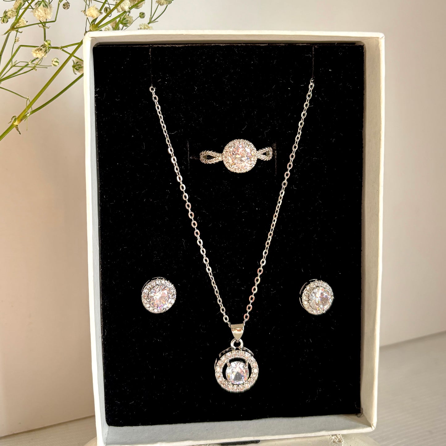 Dazzlia Zircon Set
