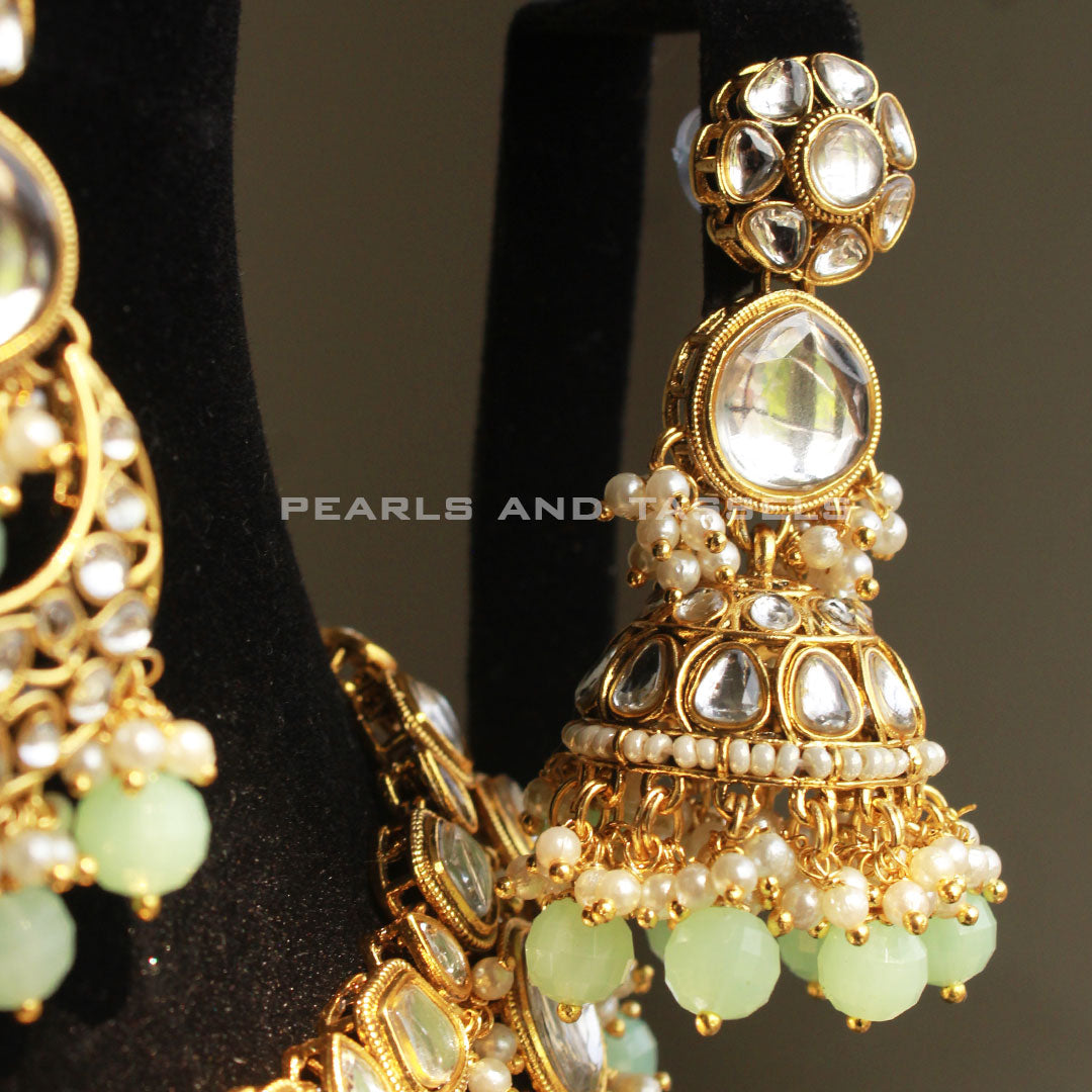 Amira Kundan Set