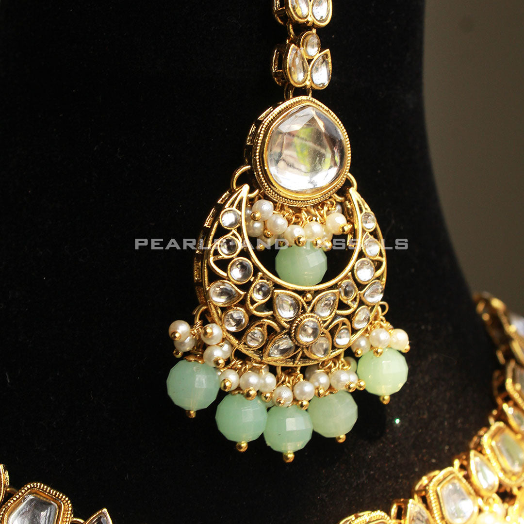 Amira Kundan Set