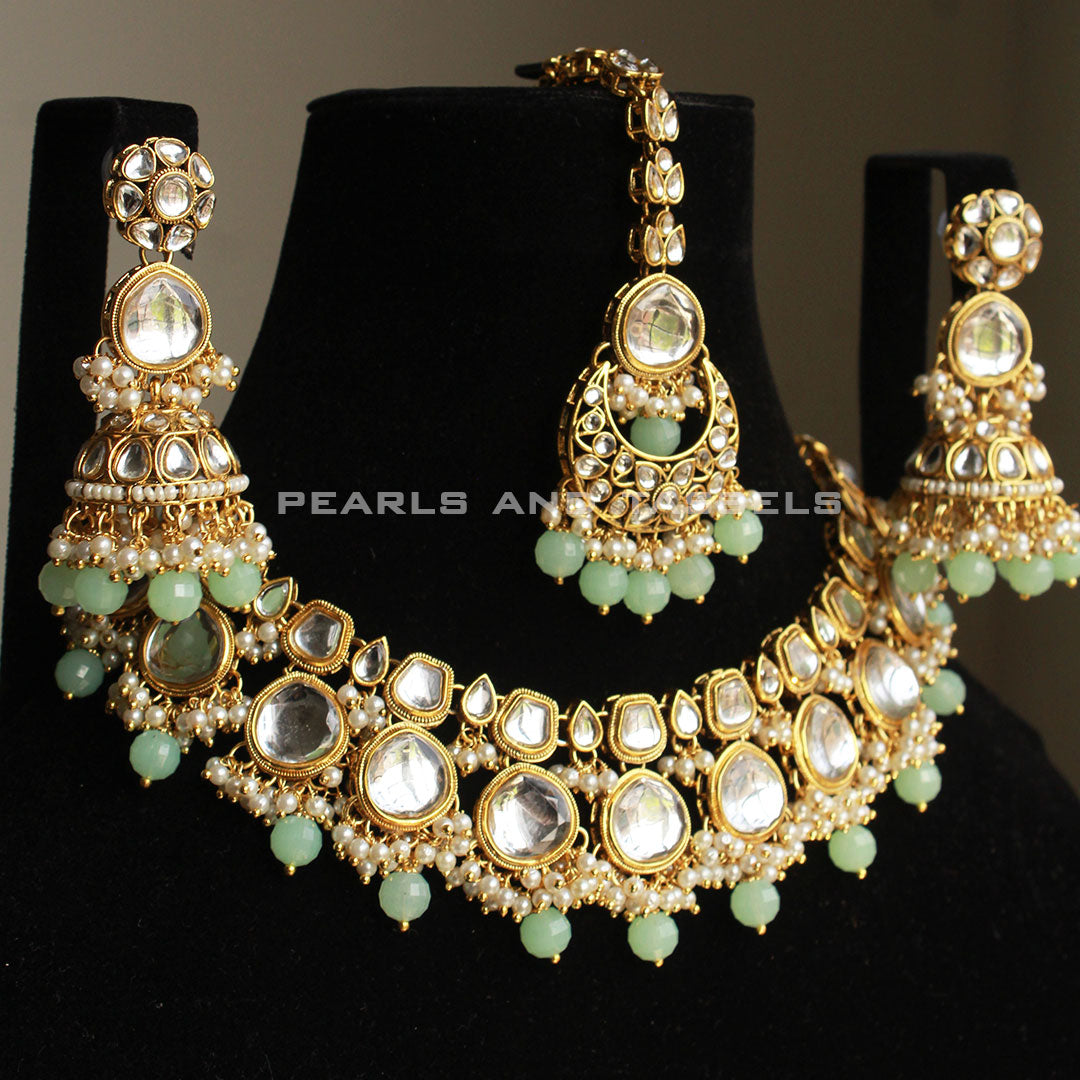 Amira Kundan Set