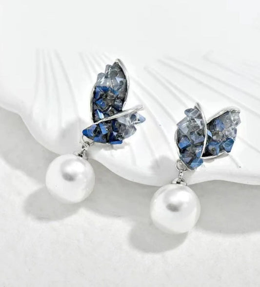 Purplish blue pearl earrings