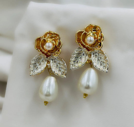 Golden pearl earrings