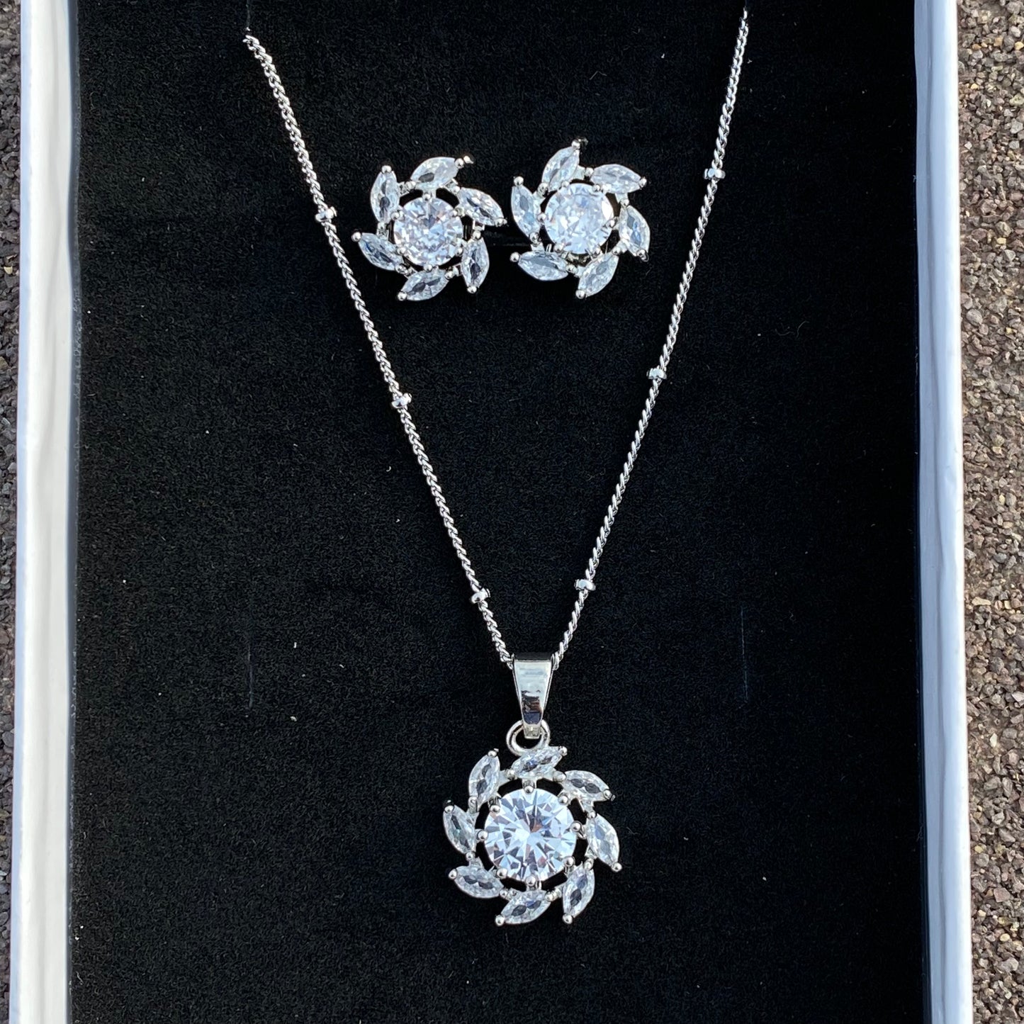 Valeria necklace set