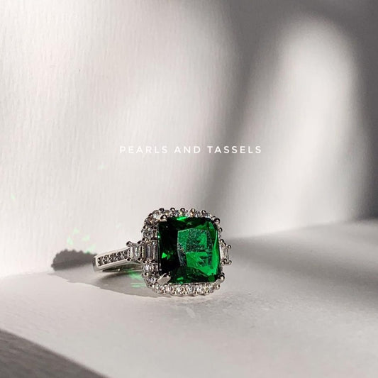 Emerald Katherine Ring - (adjustable size)
