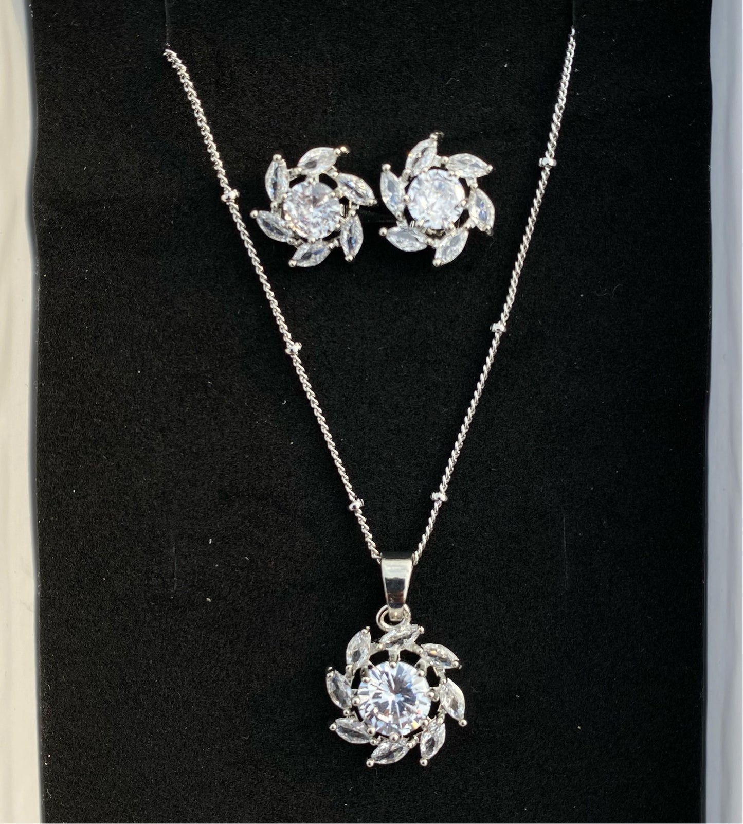 Valeria necklace set