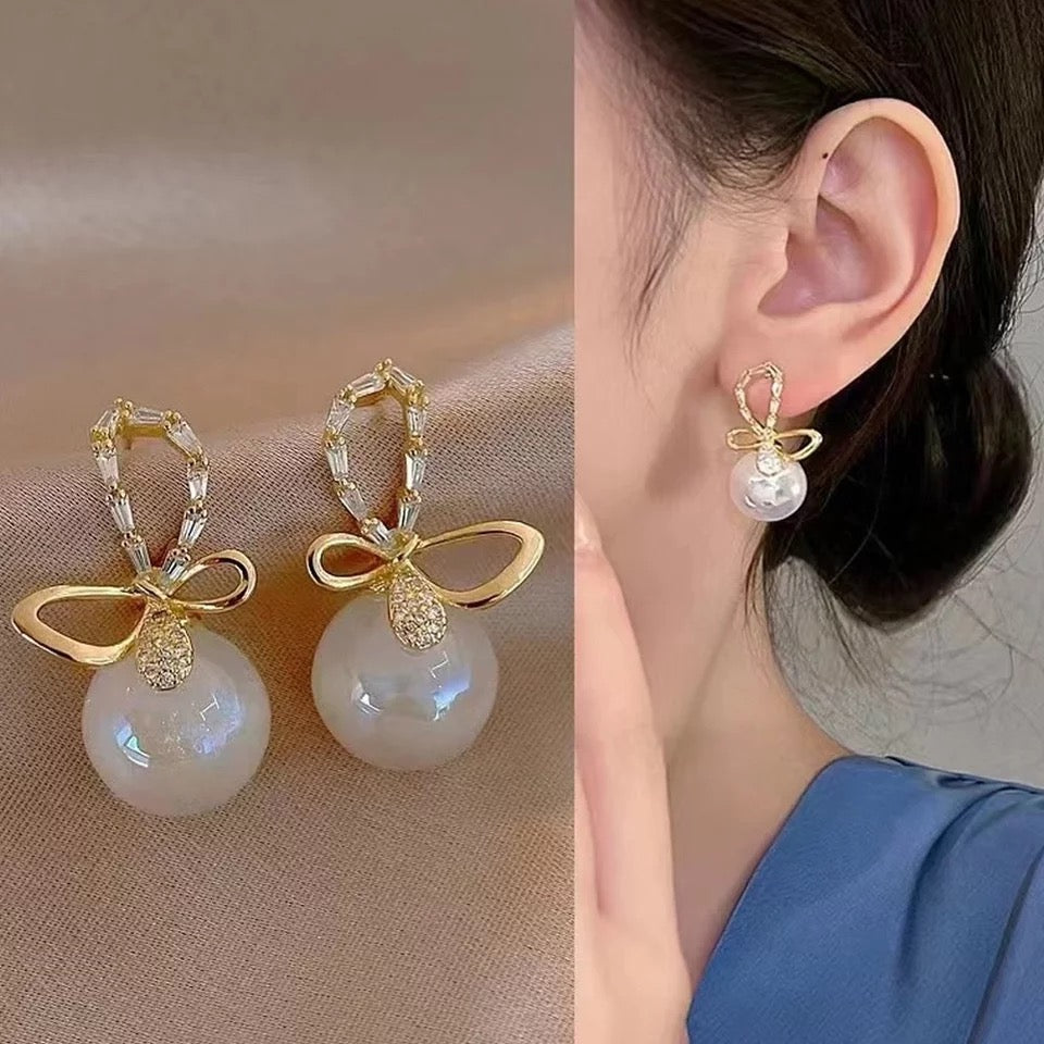 Gold knot earrings
